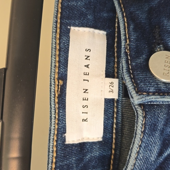 Risen Jeans With Slit Hem - Picture 2 of 7